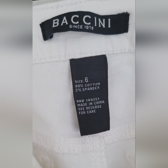 Baccini White Ankle Cropped Jeans with Fun colorful buttons Size 6 - Picture 3 of 4